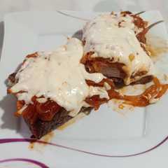 A picture of Vacío Vacuno a la pizza asado al horno.