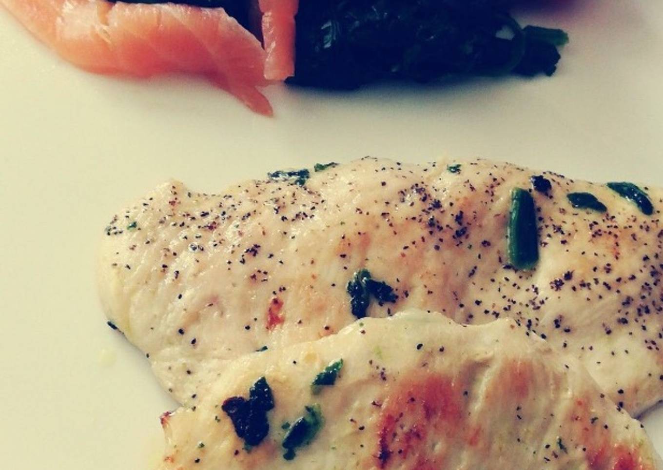 Pollo a la plancha con ensalada de espinacas