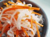 Namasu (pickled daikon+carrot salad) atau Salad Hokben