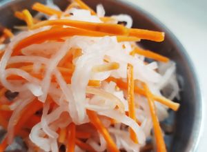 Foto resep Namasu (pickled daikon+carrot salad) atau Salad Hokben