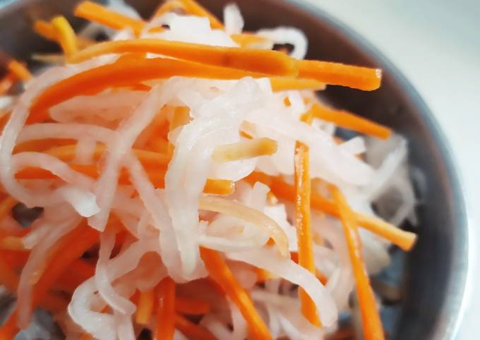 Namasu (pickled daikon+carrot salad) atau Salad Hokben