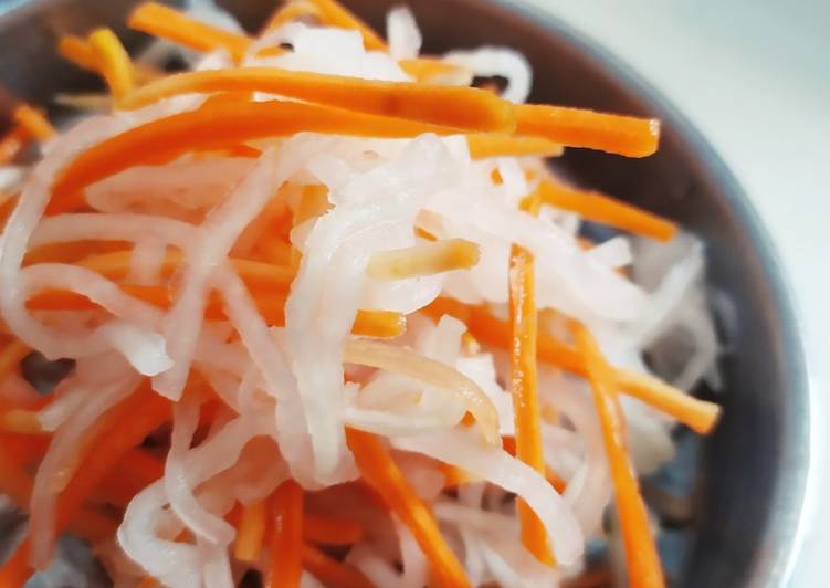 Namasu (pickled daikon+carrot salad) atau Salad Hokben
