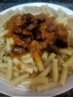 Una foto de Macarrones🍜 con "Salsa de Chorizos"🥖