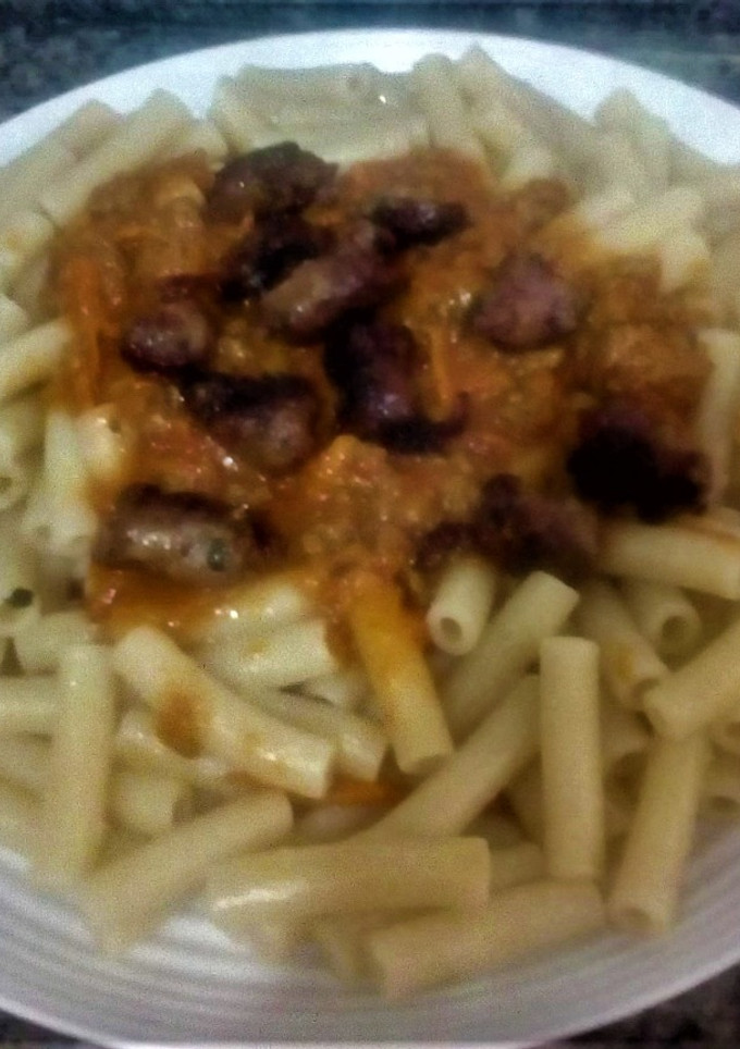 Una foto de Macarrones🍜 con "Salsa de Chorizos"🥖