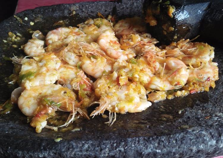 Resep Sambel udang penyet oleh Nurma Yuni - Cookpad