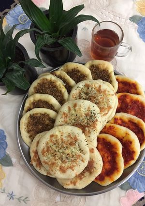 صورة لوصفة مناقيش زعتر ومحمره وجبن 🥟👌🏻