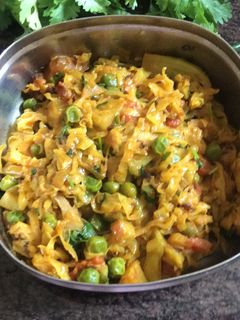 पत्ता गोभी मटर की सब्ज़ी (patta gobi matar ki sabzi recipe in Hindi) रेसिपी मुख्य फोटो