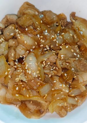 รูปของ หมูสามชั้นสไลด์ผัดซอสเทอริยากิอย่างง่าย