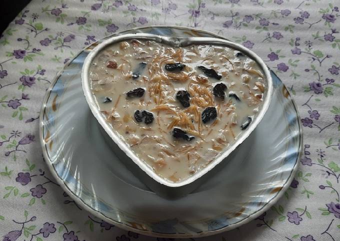 Milk vermicelli dry fruits kheer