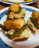 Tostas de ensaladilla rusa con trigueros y bacalao en Thermomix
