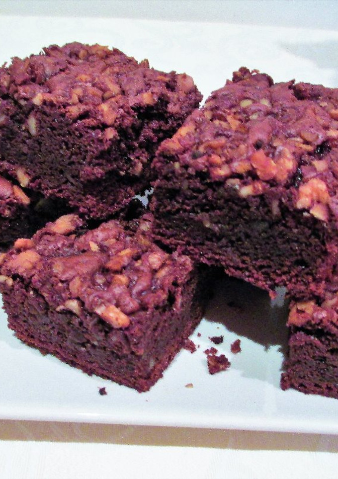 Una foto de Brownie de chocolate con crujiente de nueces