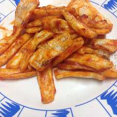 Una foto de Tiras de calamar con tomate y pimentón dulce