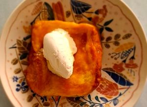 Foto principal de Torrijas (brioche) caramelizadas con helado de vainilla
