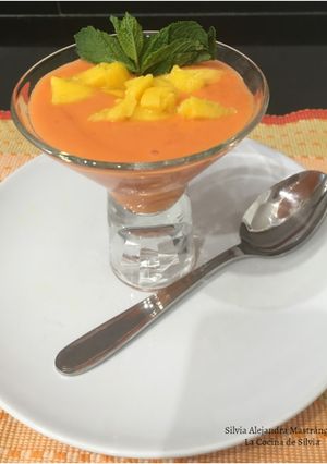 Una foto de Salmorejo con mango