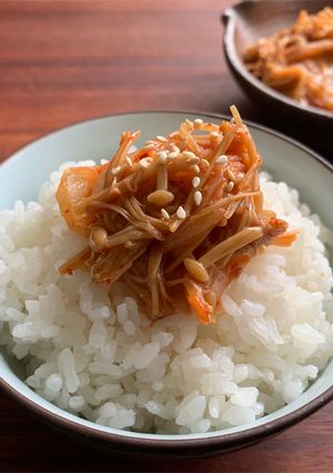 A picture of ‘Nametake’ Enoki & Kimchi.