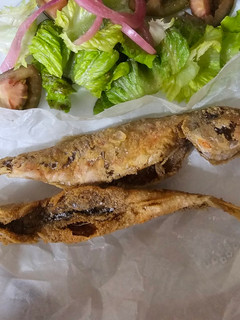 Una foto de Salmonetes fritos 🥰🥰🥰