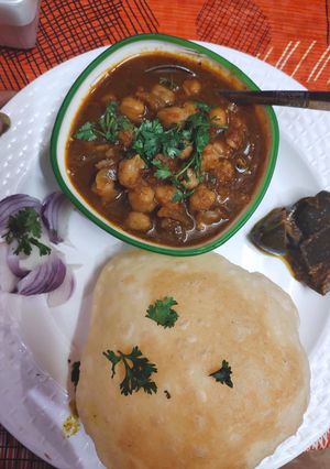 A picture of Chole Bhature.