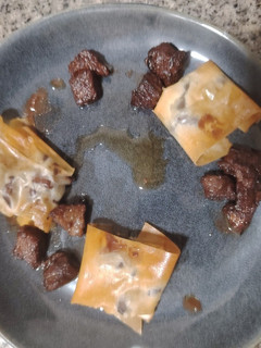 Una foto de Bocaditos de carrillada crujiente en su jugo