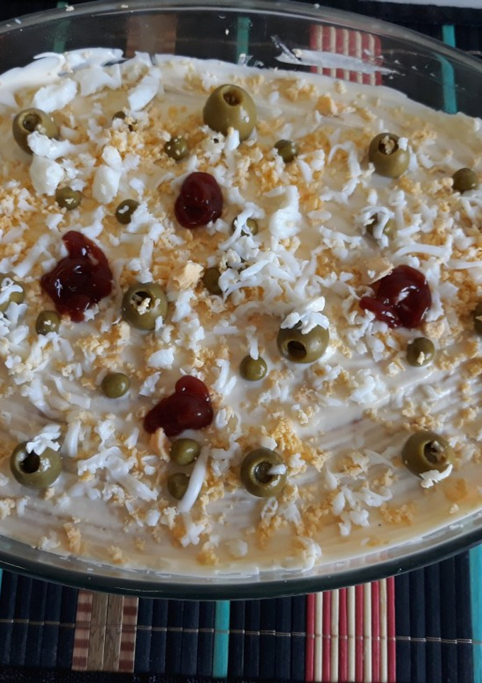 Una foto de Ensaladilla rusa con filetillos rusos