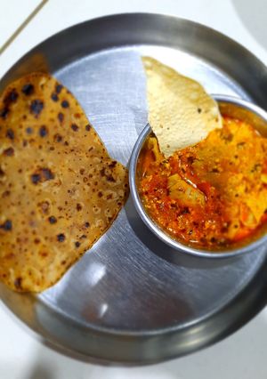 દહીં પાપડ નું શાક (Dahi Papad Shak Recipe In Gujarati) રેસીપી મુખ્ય ફોટો