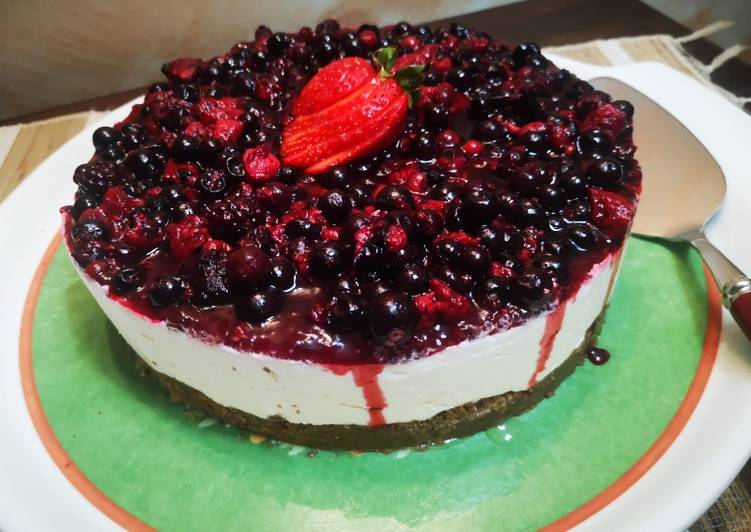 Cheesecake frutti di bosco senza cottura