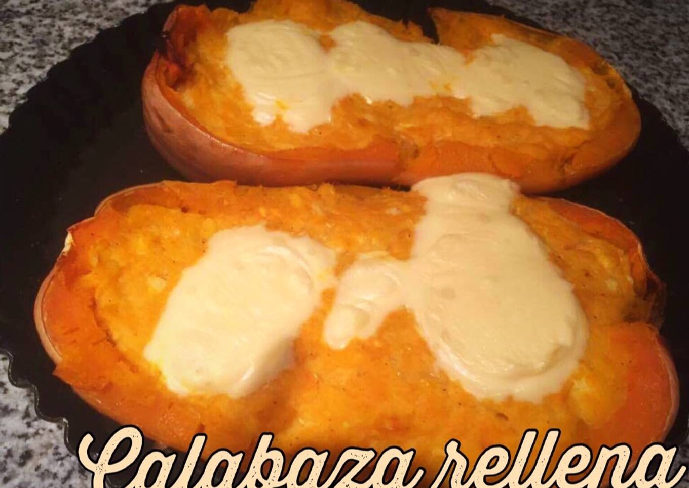 Calabaza rellena con choclo y salsa blanca gratinada fácil