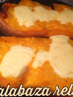 Una foto de Calabaza rellena con choclo y salsa blanca gratinada fácil