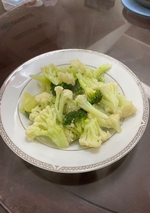 （簡單）炒花椰菜 的食譜成品照片