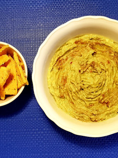 Foto di Guacamole con nachos all'origano fatti in casa