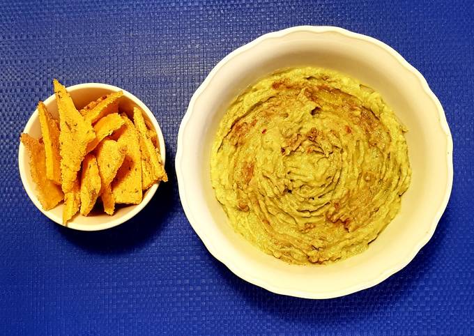 Guacamole con nachos all'origano fatti in casa