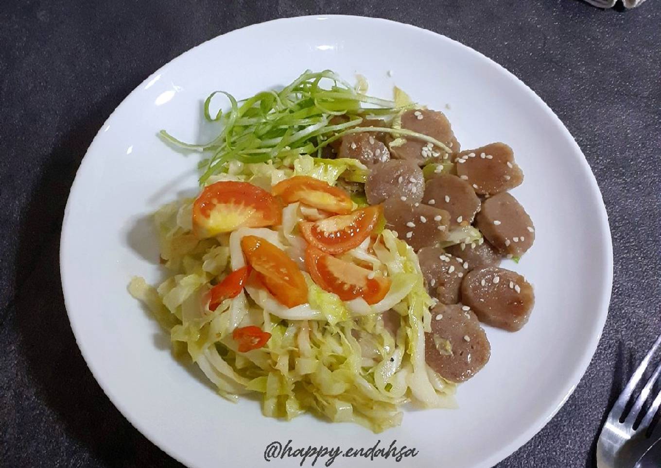 Tumis Kol Bakso buat Makan Malam