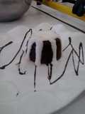 Negro en camisa en crema catalana