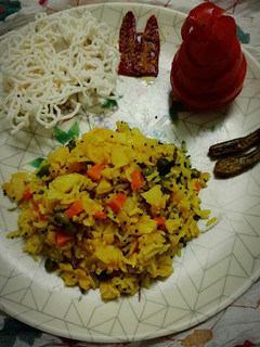 વઘારેલી ખીચડી (Vaghareli Khichdi Recipe In Gujarati) રેસીપી મુખ્ય ફોટો