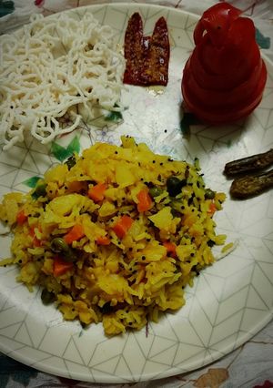 વઘારેલી ખીચડી (Vaghareli Khichdi Recipe In Gujarati) રેસીપી મુખ્ય ફોટો