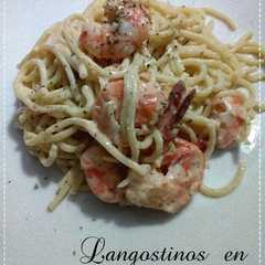 A picture of Langostinos en Salsa Blanca.