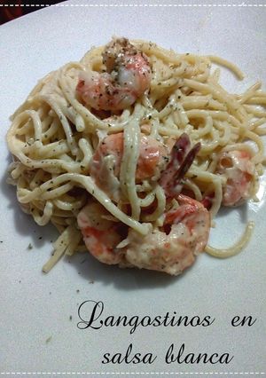 Una foto de Langostinos en Salsa Blanca