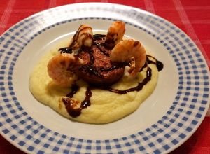 Foto di Zampone (O Cotechino) con Gamberi su Purea di Patate