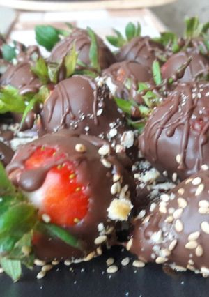 A picture of Chocolate Dipped Strawberries.