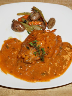 Una foto de ESTOFADO DE MUSLOS DE POLLO. JON STYLE