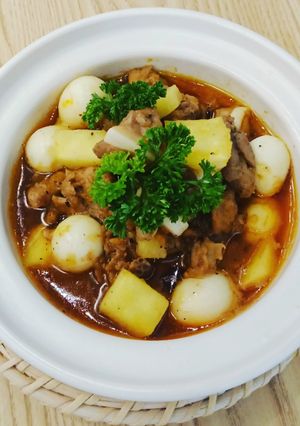 Hình của món Sườn non kho thơm.