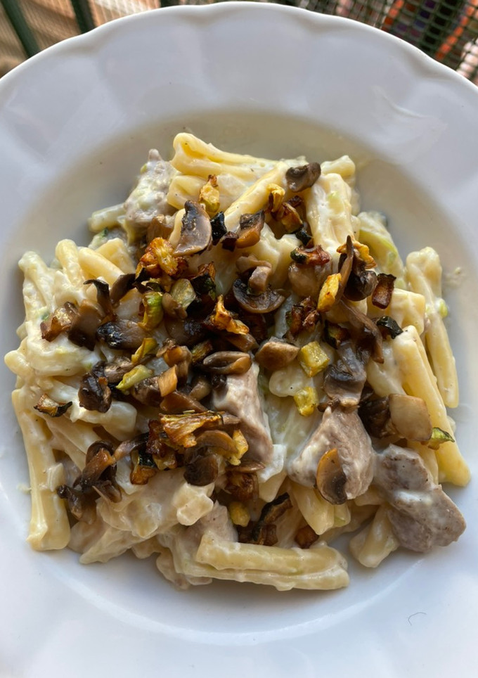 Una foto de Casarecce con solomillo, verduras y queso trufado 🍖🍄