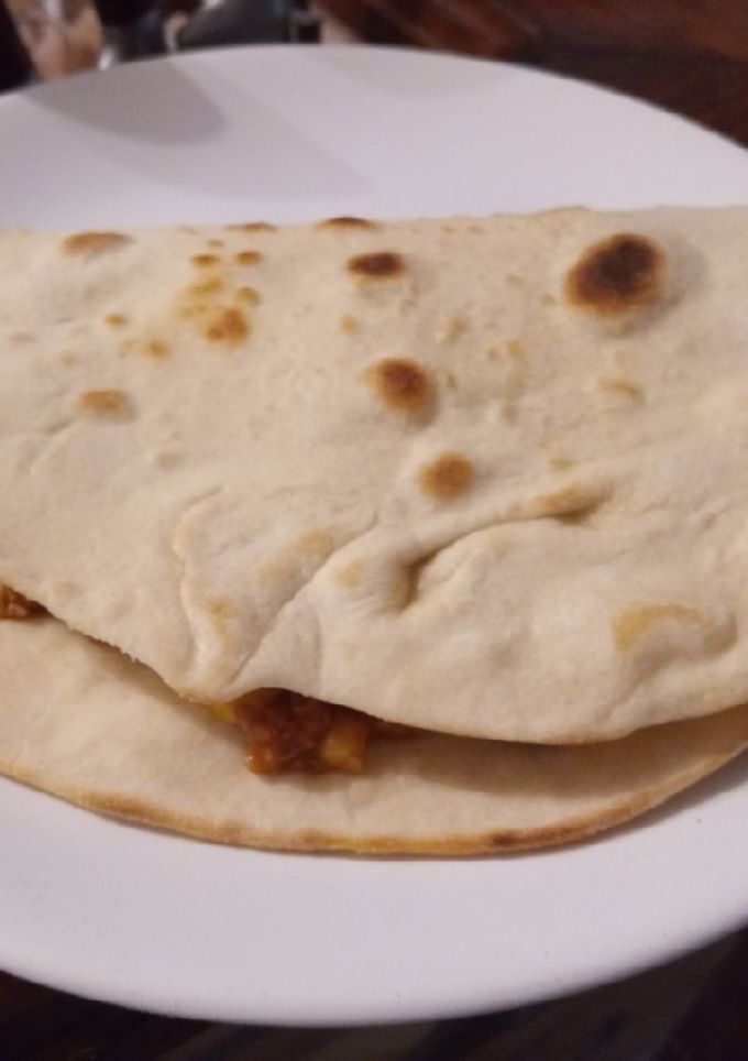 Csicseriborsós csilis bab, házi tortillával recept fotója