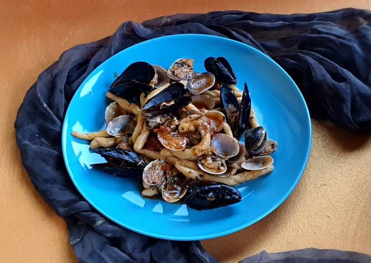 Step-by-Step Guide to Make Speedy Trofie con cozze, vongole, zucchine e pomodorino pachino