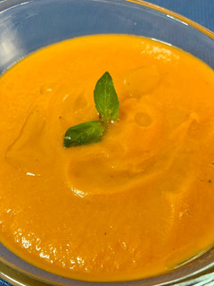 Una foto de Crema de tomate y calabaza