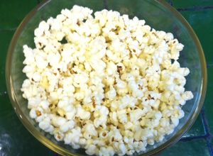 Una foto de Palomitas en agua