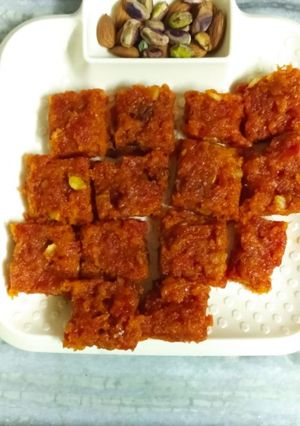 पपई ची बर्फी (papai barfi recipe in marathi) रेसिपी चे मुख्य फोटो 