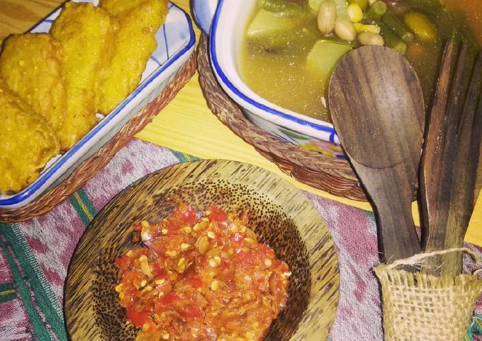 Sayur Asem, Tempe tepung dan Sambel terasi mentah