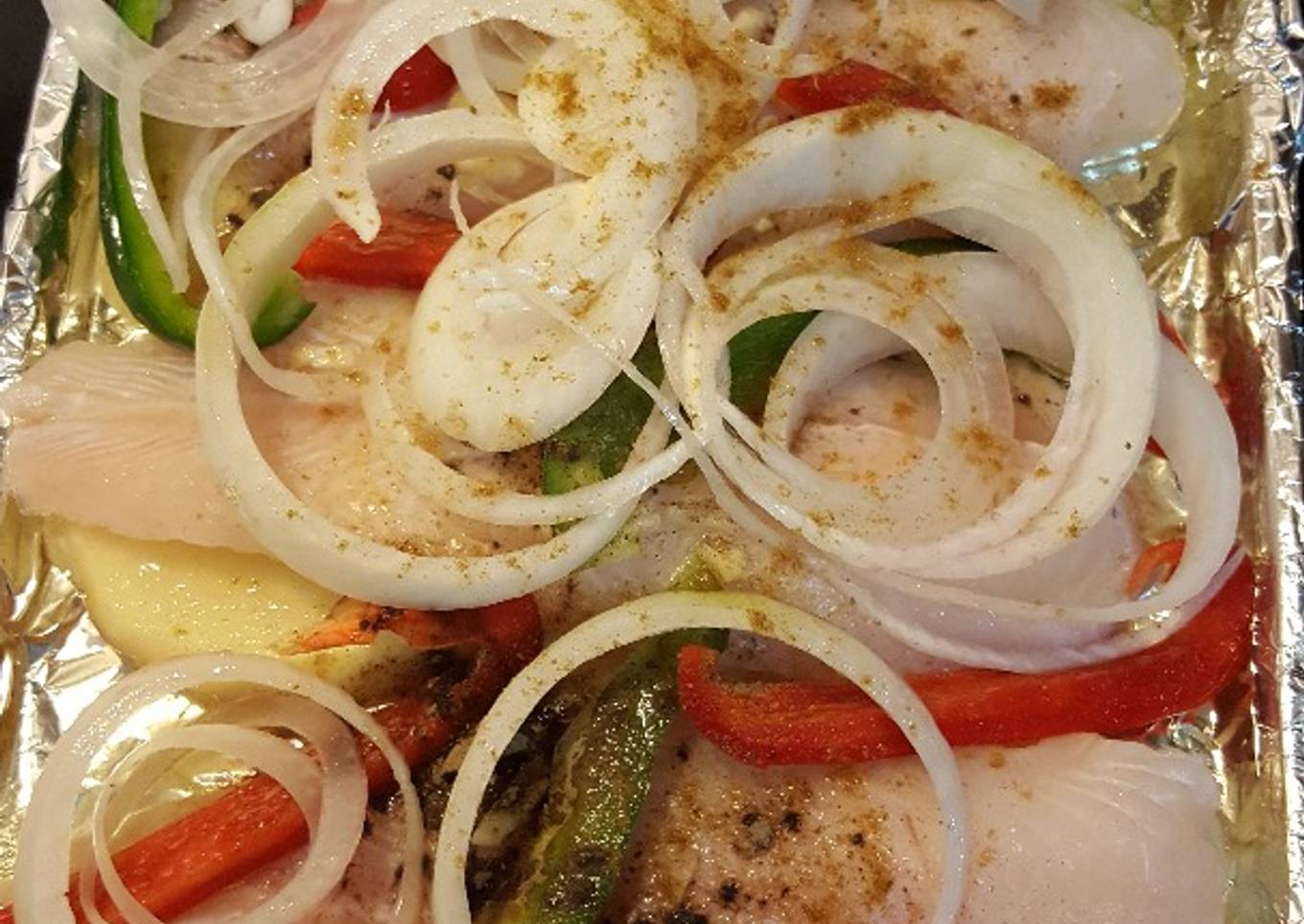 Pescado al horno with vegetables