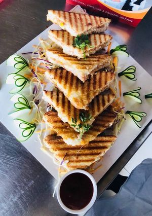 ग्रिल्ड सैंडविच (Grilled sandwich recipe in hindi) रेसिपी मुख्य फोटो