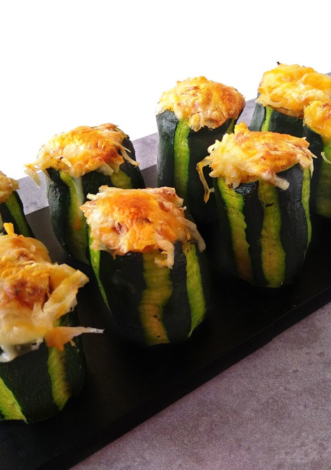 Una foto de Calabacines rellenos de arroz y jamón